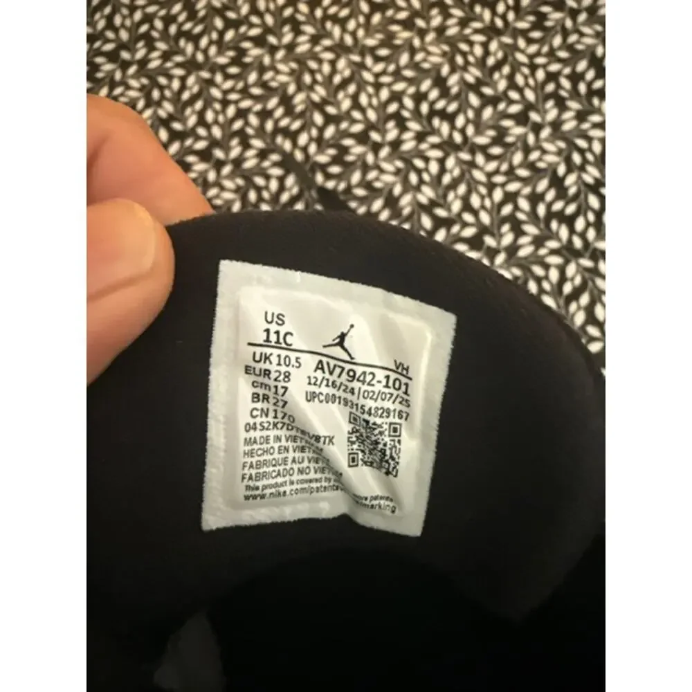 NIKE AIR JORDAN KIDS SIZE ( 11C )